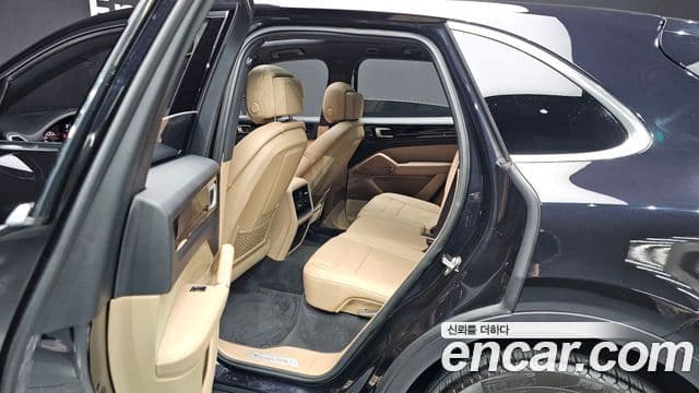 Porsche Cayenne (PO536), 2019 12