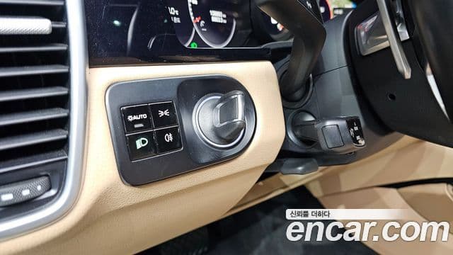 Porsche Cayenne (PO536), 2019 18