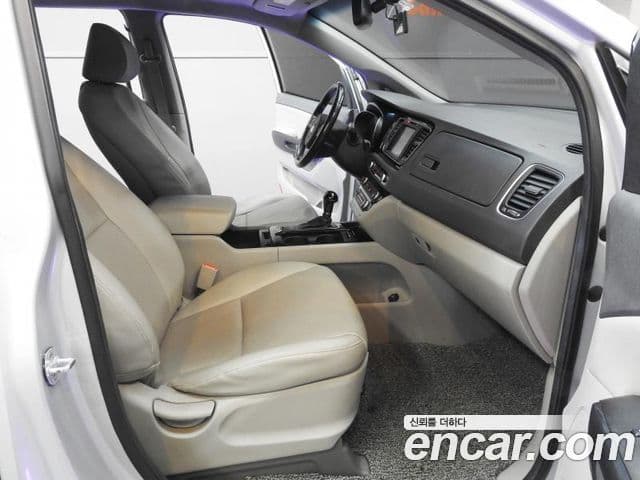 Kia All New Carnival Prestige, 2015 11