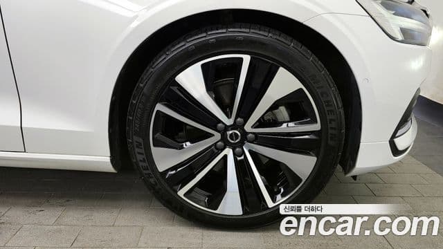 Volvo S60 3세대 B5 Ultimate Bright, 2024 все фото