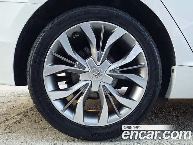 Hyundai LF Sonata Premium, 2015 17