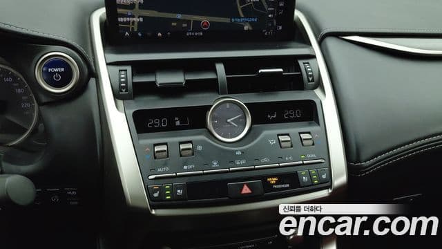 Lexus NX300h Executive, 2021 9