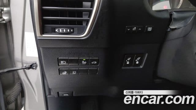 Lexus NX300h Executive, 2021 17