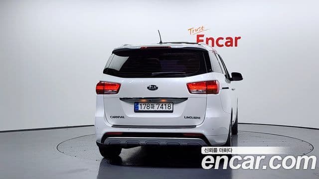 Kia All New Carnival VIP, 2016 4