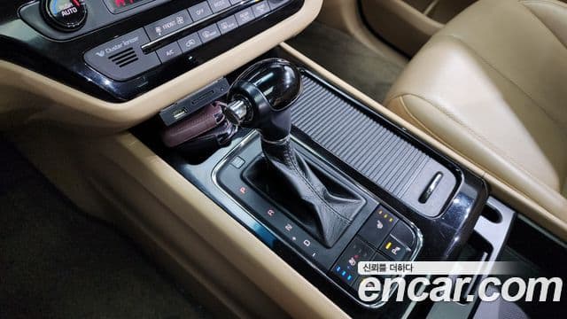 Kia All New Carnival VIP, 2016 9