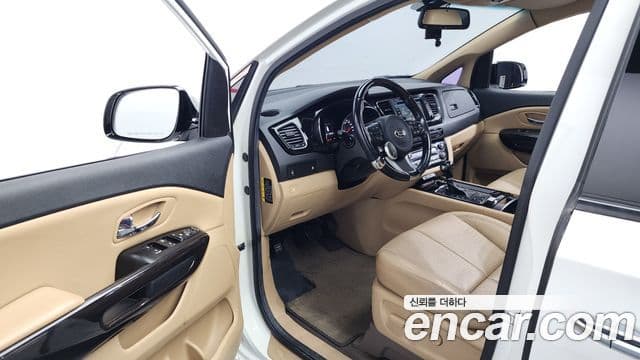 Kia All New Carnival VIP, 2016 10
