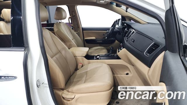 Kia All New Carnival VIP, 2016 11