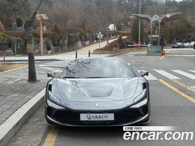 Ferrari F8 스파이더 3.9 V8, 2021 2