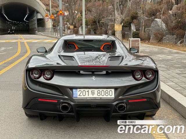 Ferrari F8 스파이더 3.9 V8, 2021 4