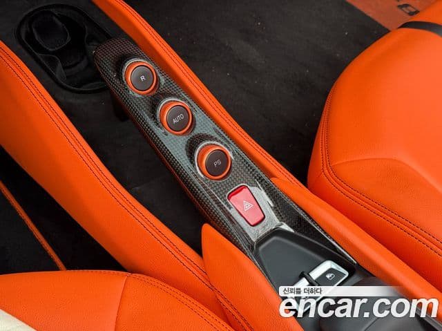 Ferrari F8 스파이더 3.9 V8, 2021 10