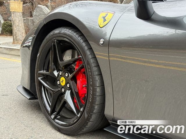 Ferrari F8 스파이더 3.9 V8, 2021 17