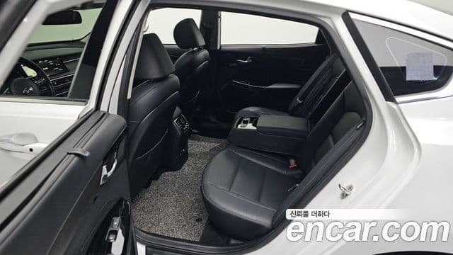 Kia K7 Premier гибрид Signature, 2020 11