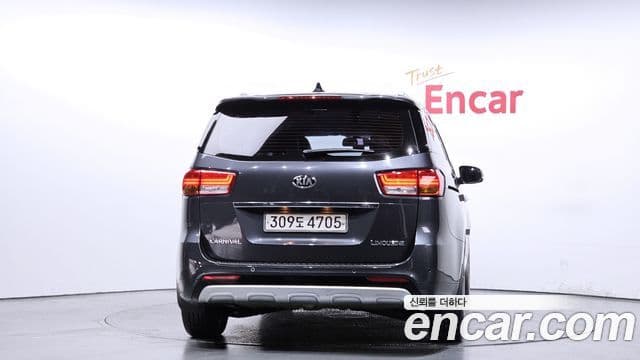 Kia All New Carnival VIP, 2016 4