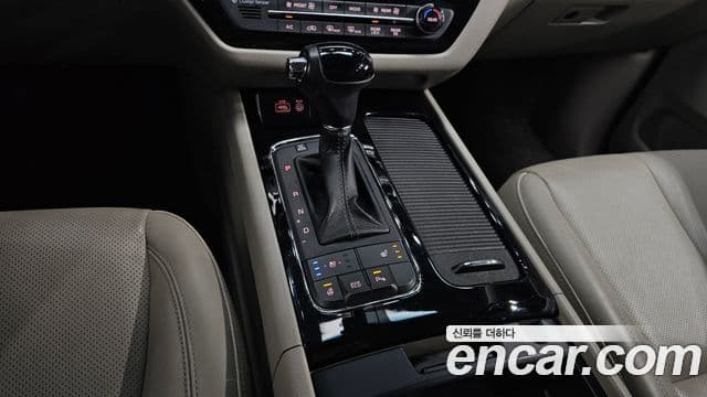 Kia All New Carnival VIP, 2016 9