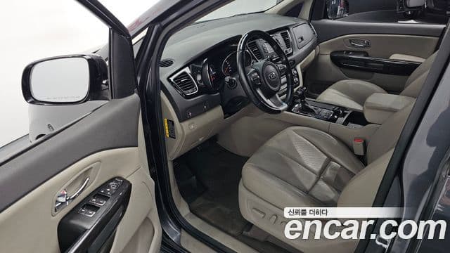Kia All New Carnival VIP, 2016 11