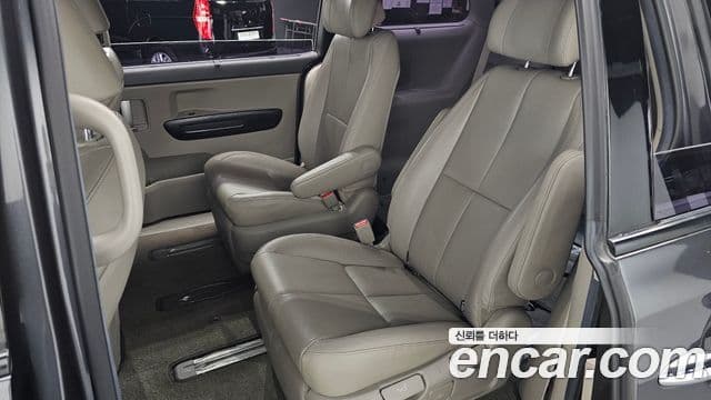 Kia All New Carnival VIP, 2016 12