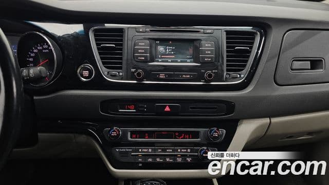 Kia All New Carnival VIP, 2016 14