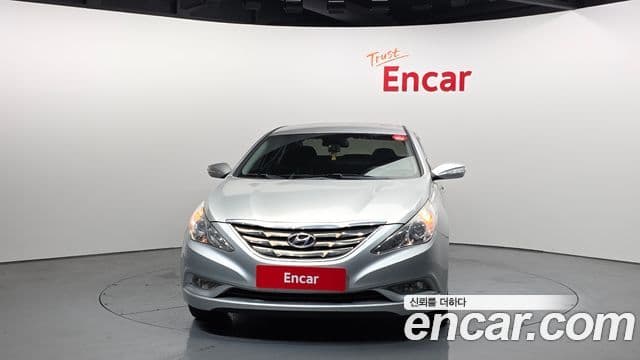 Hyundai YF Sonata LPI Premier(для людей с инвалидностью), 2011 3