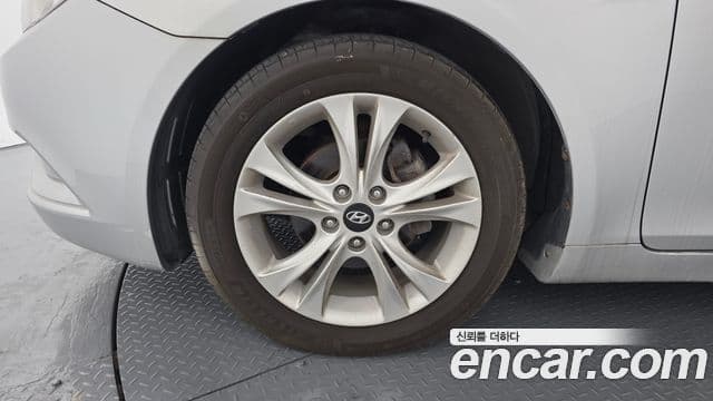 Hyundai YF Sonata LPI Premier(для людей с инвалидностью), 2011 все фото