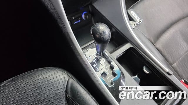 Hyundai YF Sonata LPI Premier(для людей с инвалидностью), 2011 9