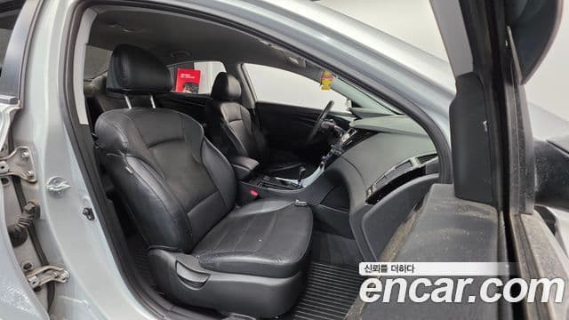 Hyundai YF Sonata LPI Premier(для людей с инвалидностью), 2011 10