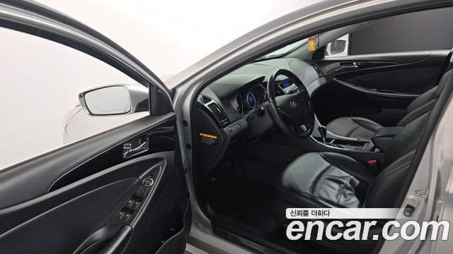 Hyundai YF Sonata LPI Premier(для людей с инвалидностью), 2011 11