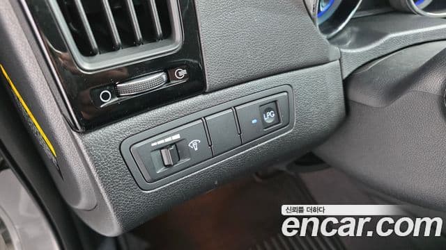 Hyundai YF Sonata LPI Premier(для людей с инвалидностью), 2011 13