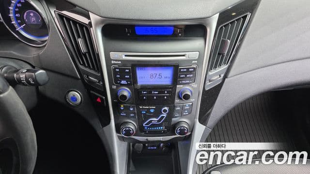 Hyundai YF Sonata LPI Premier(для людей с инвалидностью), 2011 15