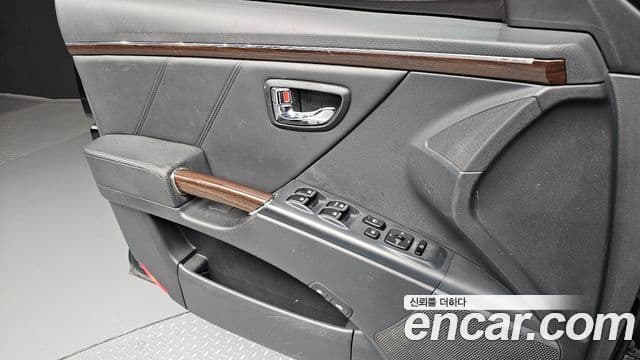 Hyundai The / новый Luxury Grandeur LPI Q270 Standard, 2011 15