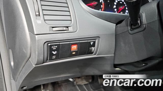 Hyundai The / новый Luxury Grandeur LPI Q270 Standard, 2011 16