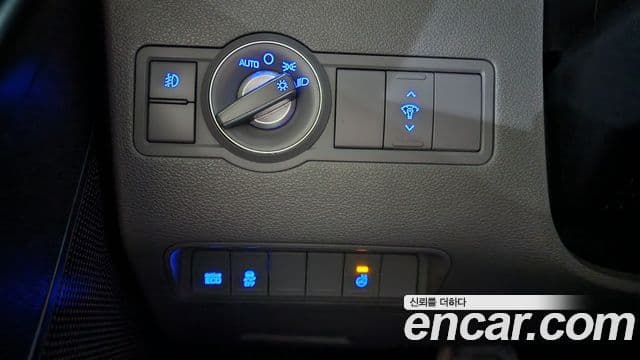 Hyundai 쏠라티 Deluxe, 2018 17