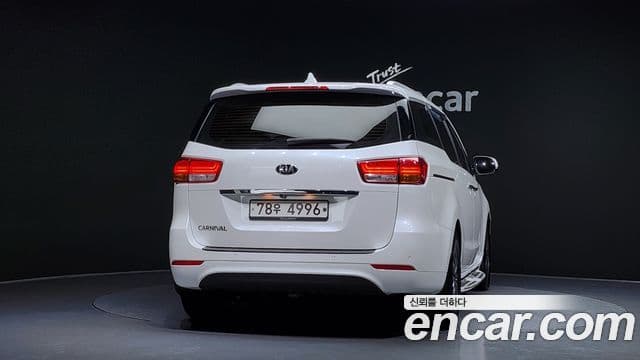 Kia All New Carnival Prestige, 2015 4