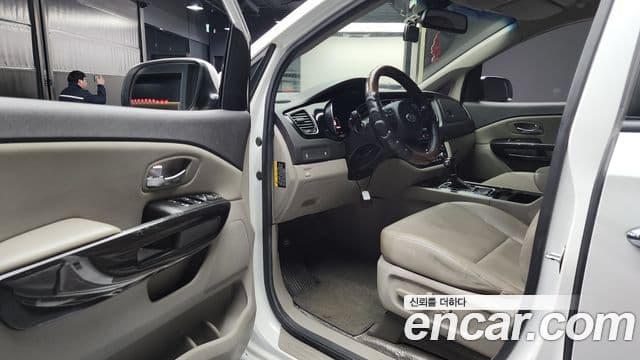 Kia All New Carnival Prestige, 2015 10