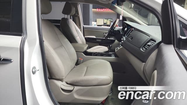 Kia All New Carnival Prestige, 2015 11
