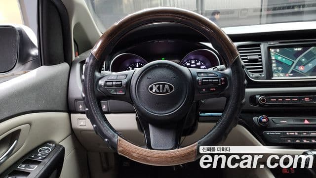 Kia All New Carnival Prestige, 2015 13