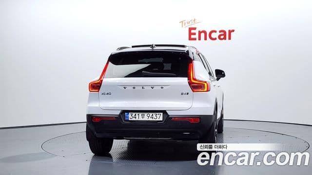 Volvo XC40 B4 R-Design, 2021 4