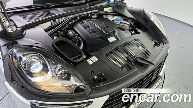 Porsche Macan 95B, 2017 6