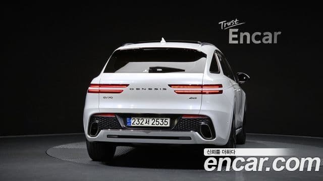 Genesis GV70, 2021 4