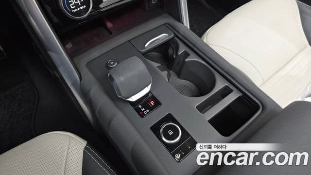 Land Rover Discovery 5 D350 Dynamic HSE, 2025 9