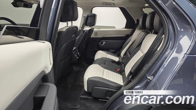 Land Rover Discovery 5 D350 Dynamic HSE, 2025 12