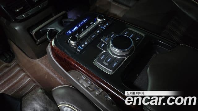 Genesis EQ900 Prestige, 2016 19