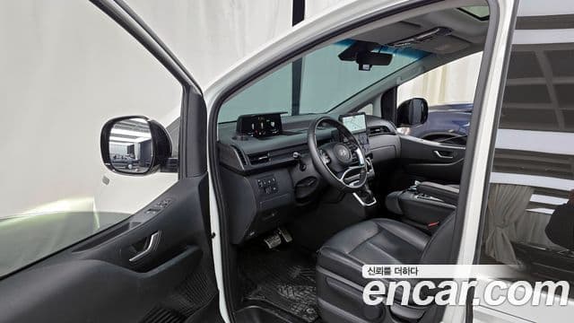 Hyundai Staria Modern, 2025 10
