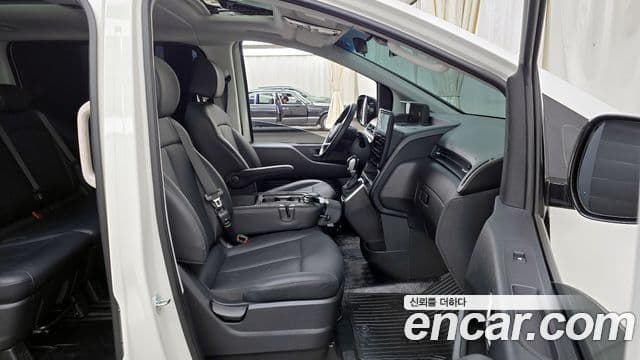 Hyundai Staria Modern, 2025 11