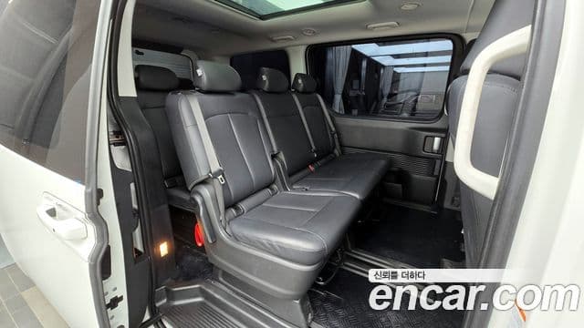 Hyundai Staria Modern, 2025 12