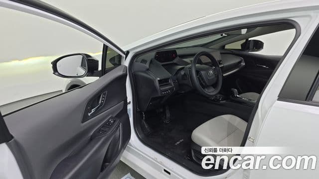 Toyota 프리우스 5세대 2.0 XLE, 2026 10
