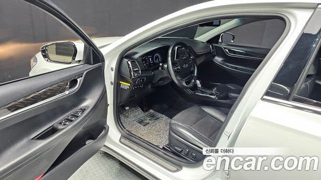 Hyundai Grandeur IG 3.0 LPi Modern (арендный автомобиль), 2018 11