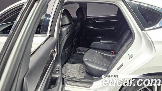 Hyundai Grandeur IG 3.0 LPi Modern (арендный автомобиль), 2018 12