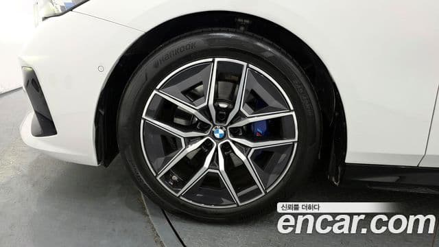 BMW 5시리즈 (G60) 520i M Sport, 2025 все фото