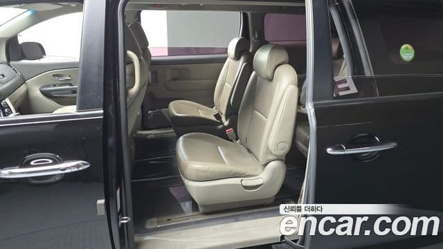 Kia All New Carnival Luxury, 2018 11