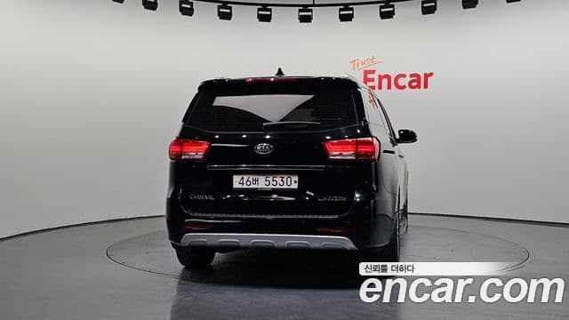 Kia All New Carnival VIP, 2017 4